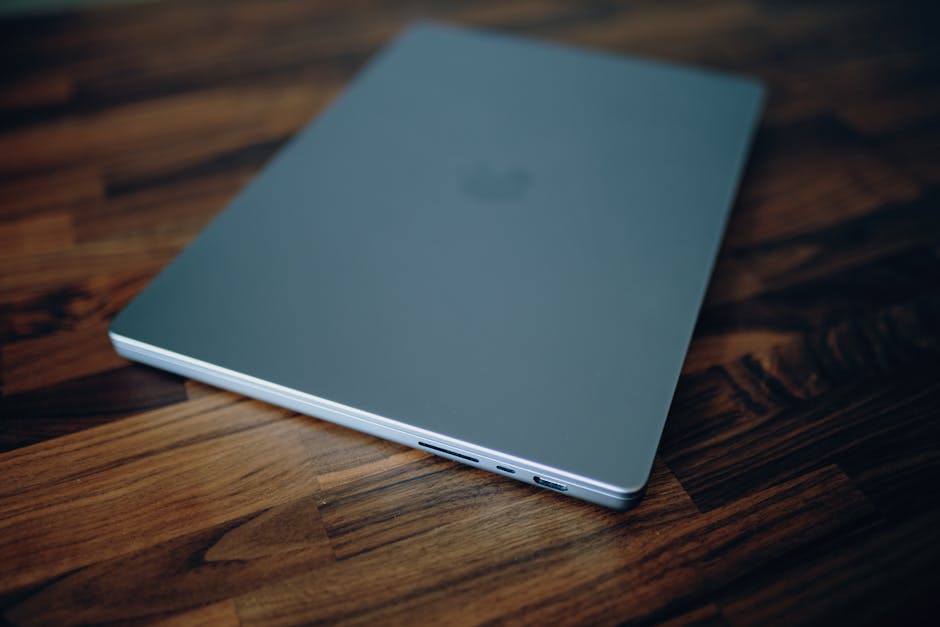 Confronto laptop moderno e sottile
