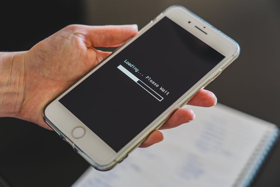 Persona che utilizza uno smartphone